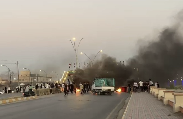 محتجون يقطعون طريق الكوت – بغداد بعد وفاة أحد ذويهم تحت التعذيب