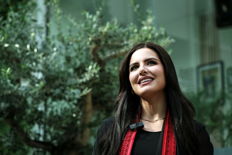 نادين أيوب أول فلسطينية تشارك في مسابقة ملكة جمال الكون