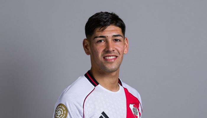 المنتخب الأرجنتين يفاجئ الكل و يستدعي بائع متجول