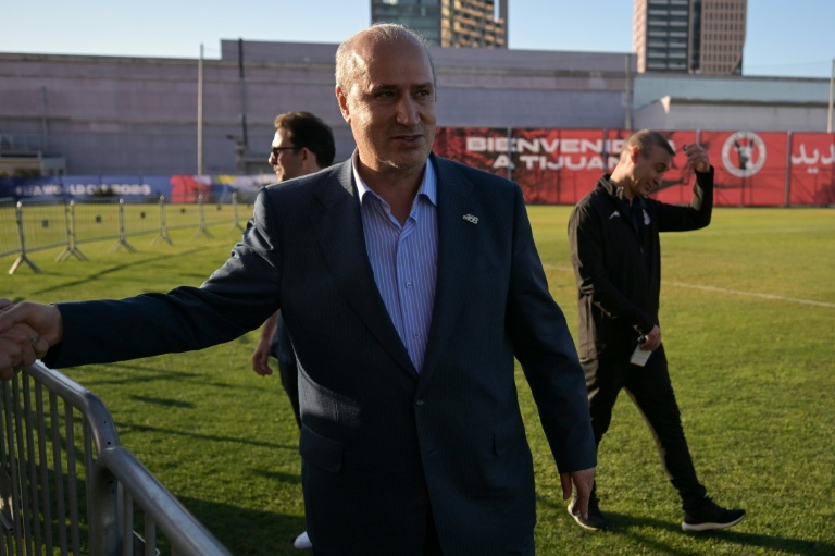 الاتحاد الإيراني يضغط على فيفا لحظر أعلام المعارضة في ملاعب المونديال